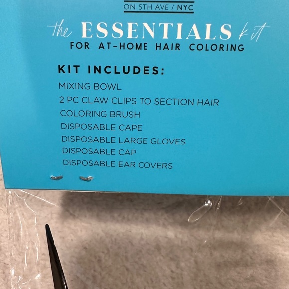 THE ESSENTIALS KIT 
FOR AT-HOME HAIR COLORING - Picture 4 of 4